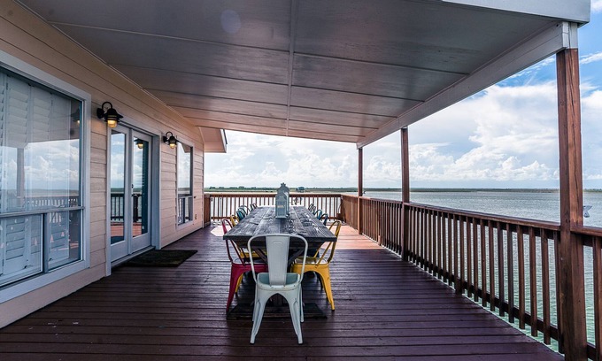 San Luis House | WINTER SPECIAL! Fishing off the dock and minutes to the beach!