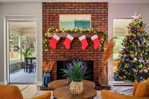 Crystal River House | Winter Special Near Springs Spa Game Room Yard Spa EV