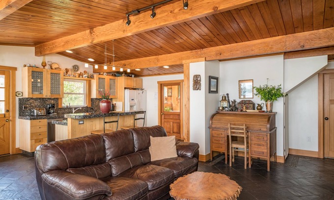 Lopez Island House | Winter Special!New Bookings Free firewood, a bottle of wine, and smoked salmon.