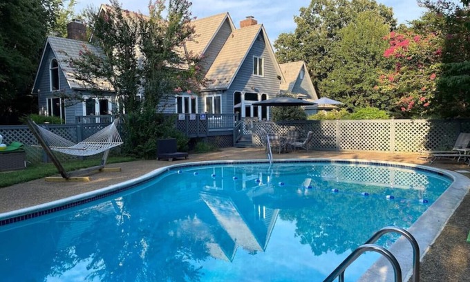 Nellysford House | Wintergreen Oasis - PRIVATE POOL & SAUNA