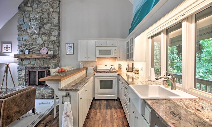 Treeloft Cottage | Wintergreen Resort Home w/2 Decks + Ski Access!