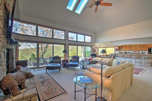 Nellysford House | Wintergreen Resort Retreat Ski, Hike, Golf!
