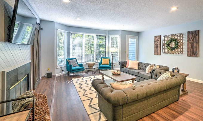 Roseland Condo | Wintergreen Resort Condo w/Deck; Ski, Hike, Shops