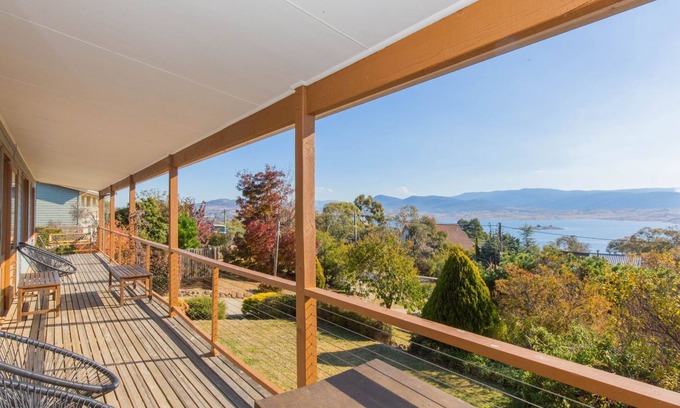 East Jindabyne House | Winterwood - 9 Camira Avenue