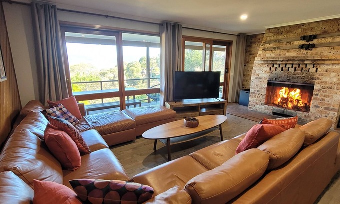 East Jindabyne House | Winterwood - Large 6 bedroom house