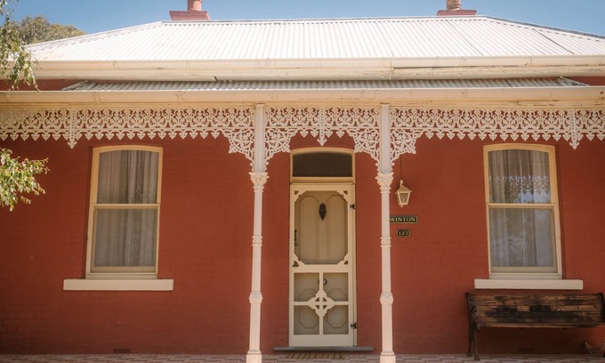 Maldon Cottage | Winton Cottage Maldon - Heritage Home. Central Heating. Cozy Fireplace. On Sale