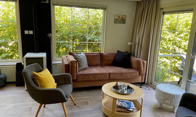 Hippolytushoef House | Wiringherlant by Interhome