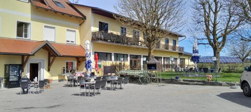Waldkirchen am Wesen Bed & Breakfast | Wirtin z Atzersdorf