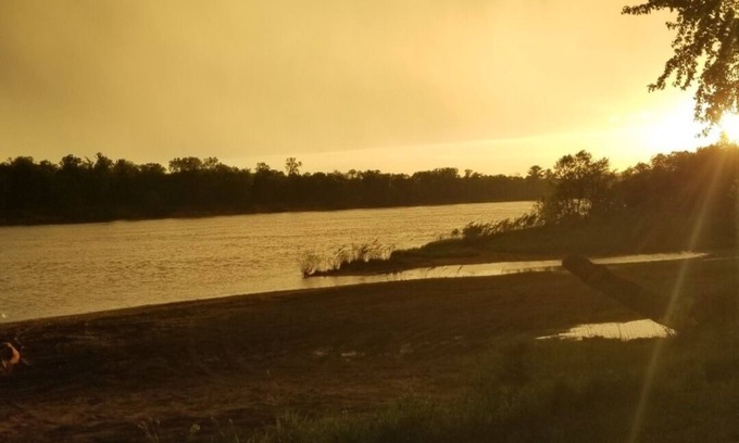 Adams House | Wisconsin Dells Waterfront: Enjoy Sunsets and Views at The River House!