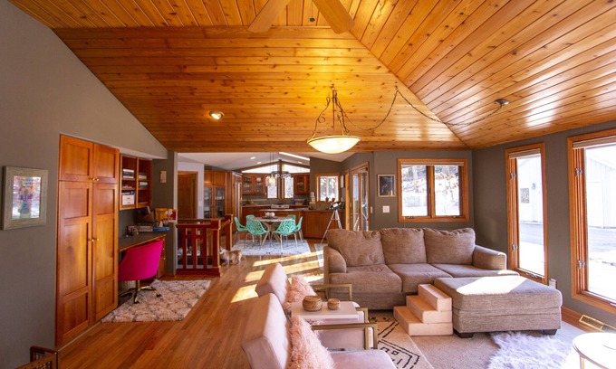 Lake Mills Cottage | Wisconsin Dream! Lakeside Cottage - Sunset Views over Rock Lake