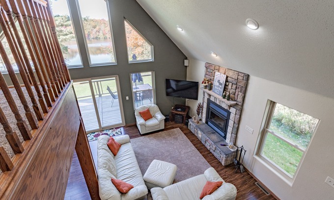 Merrill House | Wisconsin River Retreat, south of Tomahawk, 35 min to Granite Peak, King Bed!