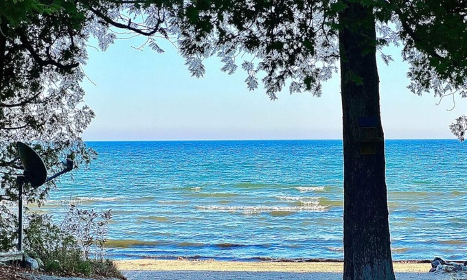 Rowleys Bay Cabin | Wismar Cabin- Private Beach