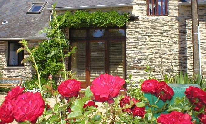 Masserac Cottage | Wisteria Barn, South Brittany cottage, free bikes, WiFi, near village