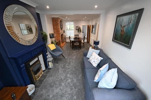 City Centre House | Wisteria Cottage Town Centre FREE PARKING