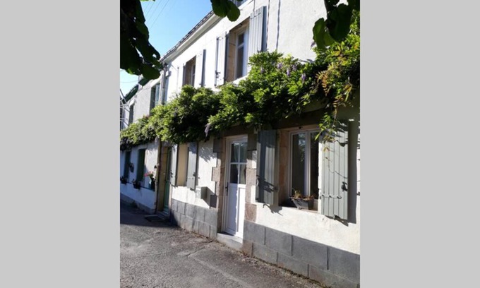 Guemene-sur-Scorff House | Wisteria Cottage