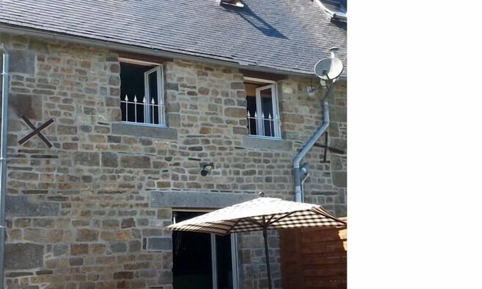 Vengeons Cottage | Wisteria Cottage 3 bedroom in the beautiful Normandie Countryside France