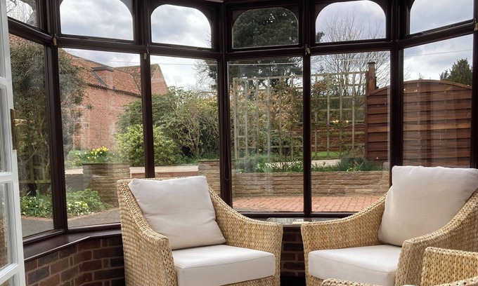 Kneesall Cottage | WISTERIA COTTAGE, family friendly in Sherwood Forest