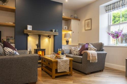 Warkworth House | Wisteria Cottage