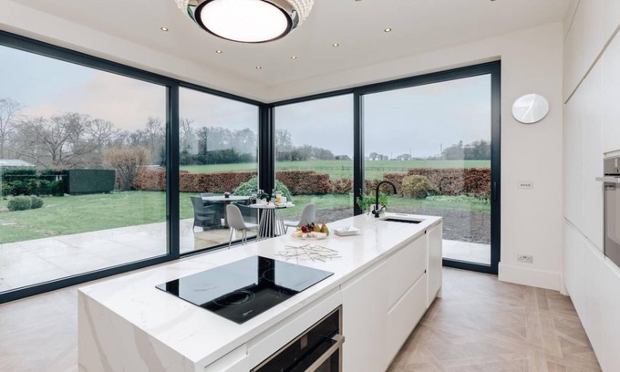 Medmenham House | Wisteria House - Sleeps 11