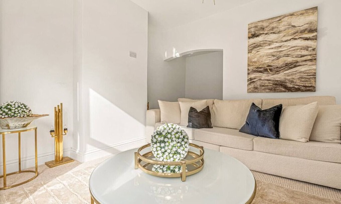 Runnymede House | Wisteria Way in Virginia Water