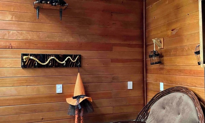 Santa Lucia Apartment | Witch Cabin. The Fauna Labyrinth