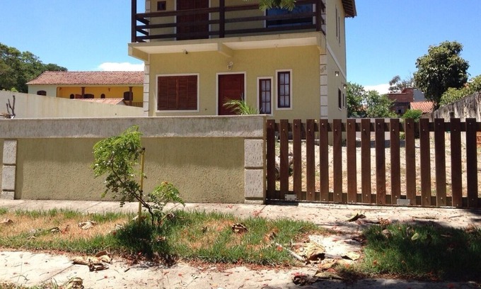 Sao Pedro da Aldeia House | With beautiful lagoon views, it accommodates families or groups of up to 13 people.