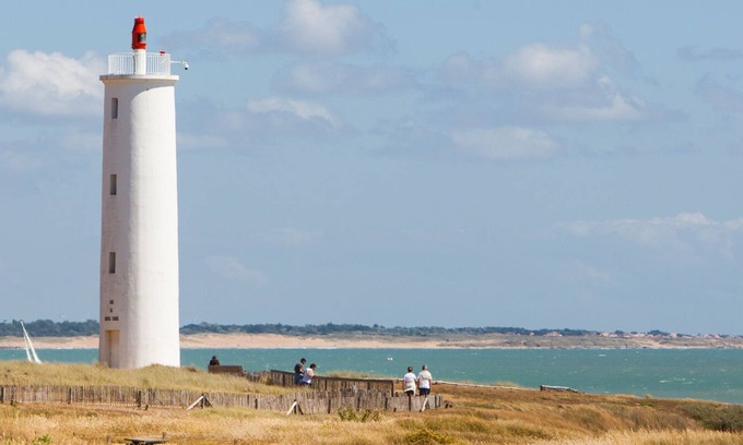 Vendee Apartment | With panoramic ocean views, this apartment is located on the 5th and top floor.