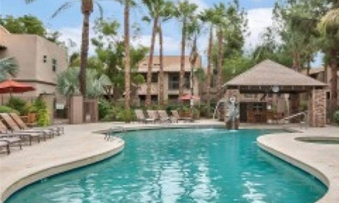 North Scottsdale Condo | With snowbirds landing here you will be at home. City of Scottsdale: 2027801.