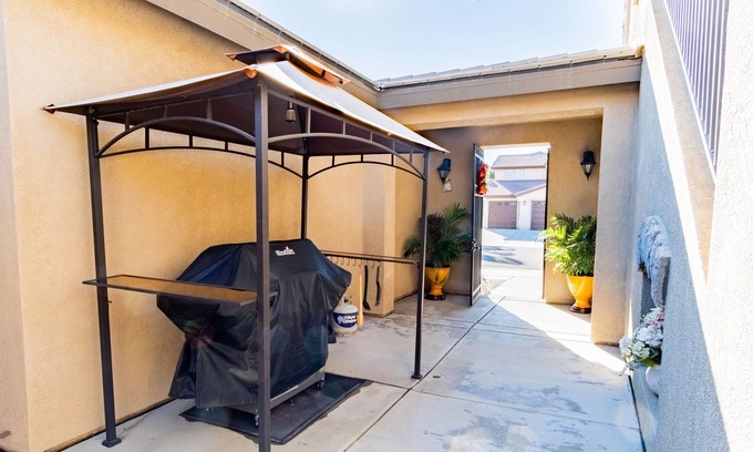 San Jacinto Apartment | Within short driving distance, of Palm Springs, Idyllwild, and Soboba casino.