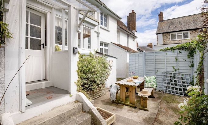 Beer Cottage | Withycombe is a beautifully presented dog-friendly terraced cottage for six guests