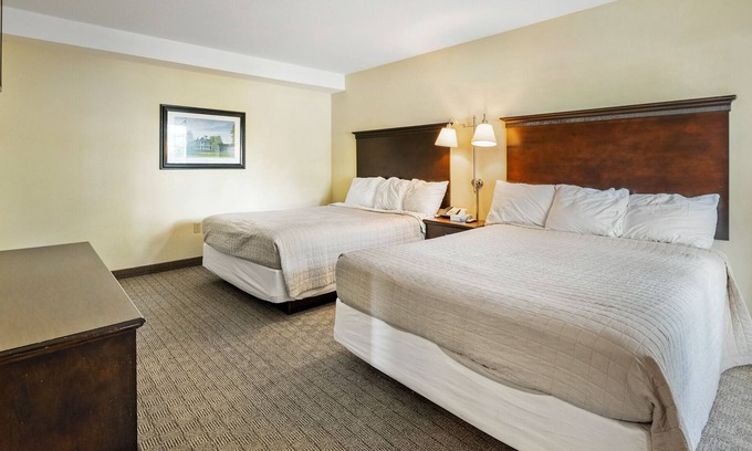 Kelleys Island House | Witness the Gorgeous Scenery of Kelleys Island stay at Marblehead Suites 120