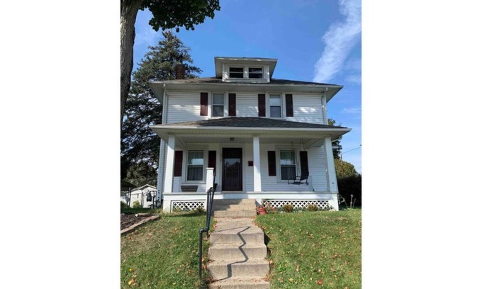 Springfield House | Wittenberg Stadium 3-bed 2-bath Residential Home