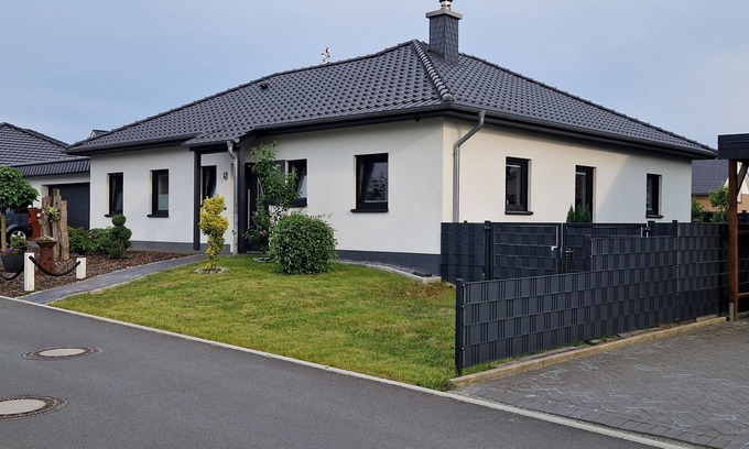 Bad Bederkesa House | Wohlfühlbungalow mit Eingezäunten Garten in Ruhiger Umgebung