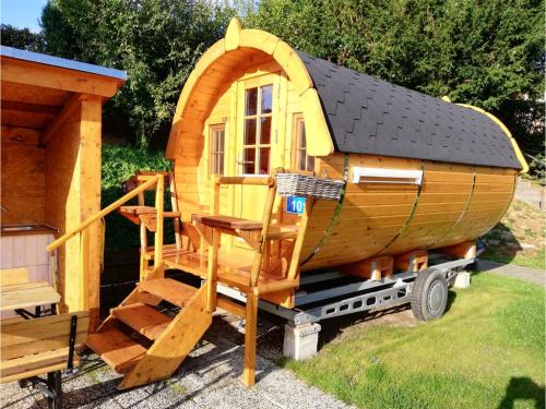 Nideggen Apartment | Wohnfass Terrasse 1011