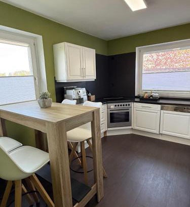Laakirchen Apartment | Wohnung im Grünen am Stadtrand, 50 m2, eigener Garten mit Terrasse, eigener Eingang, kostenloses Parken