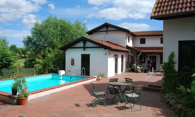 Dargun Apartment | Wohnung in Dargun mit Pool und Streichelzoo