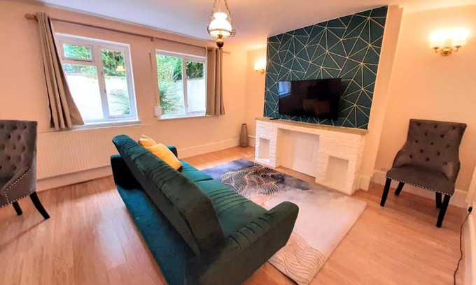 Wokingham Apartment | Wokingham - Central 2 beds home with parking