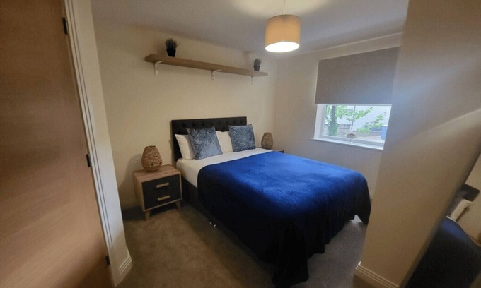 Wokingham Apartment | Wokingham Stylish Two Bedroom Apartment