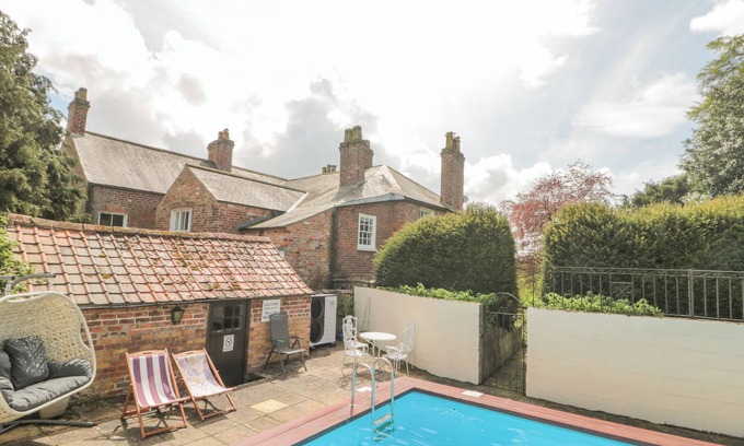 North Dalton Cottage | WOLDS WAY, pet friendly, character holiday cottage in Great Driffield