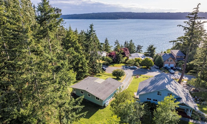 Langley House | Wolf Beach Cottage by AvantStay | Harbor Views