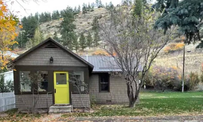 Wolf Creek House | Wolf Creek Cottage- Close to Missouri River