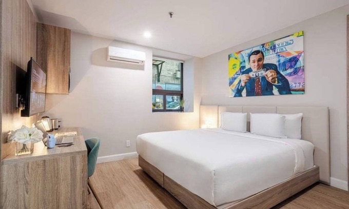Gay Village Hotel | Wolf King – Downtown Urban Stay