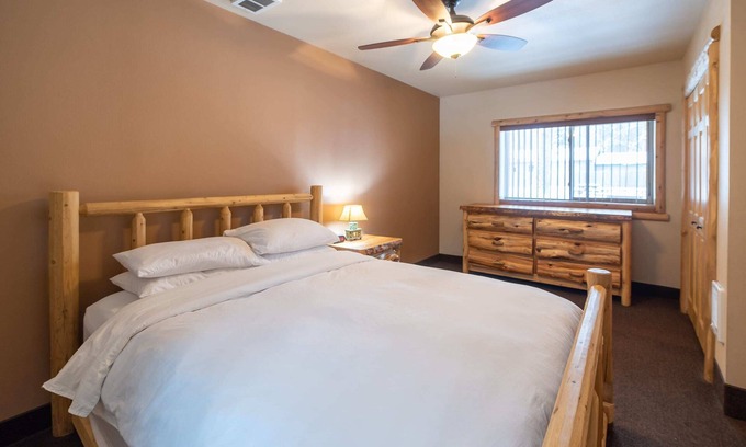 Indian River House | Wolf Lodge at The Totem Lodges
