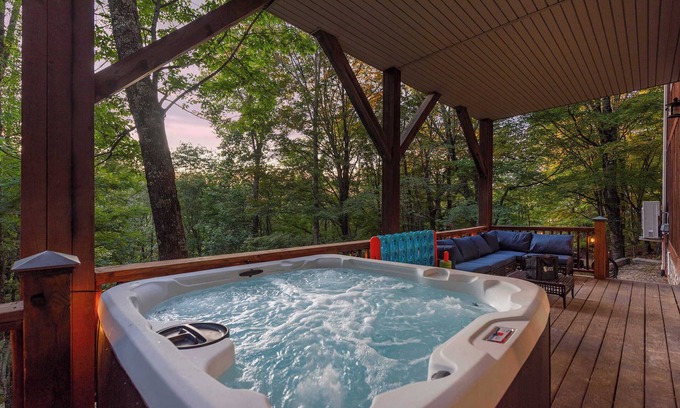 Wolf Laurel House | Wolf Summit Retreat Sleeps 14 Hot Tub Arcade
