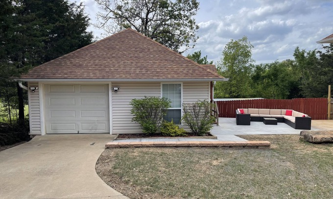 Summerfield Apartment | Wolf Trail Suite next to scenic 18 hole Golf course. Fort Smith AR close by.