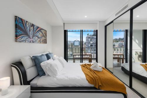 Wollongong CBD Apartment | 'Wollongong Inner-city Escape' Bright Urban Oasis
