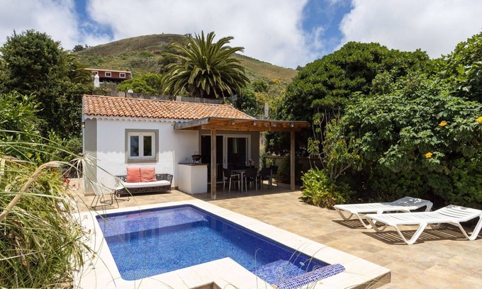 El Rosario Villa | Wonderful private villa for 3 people with WIFI, private pool, TV, patio and panoramic view