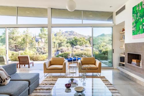 Yucca Valley House | Wonder Walls-Architect Designed Joshua Tree View