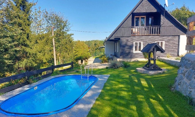 Kvasiny House | Wonderful private villa for 6 guests with private pool, WIFI, TV, patio, pets allowed and parking