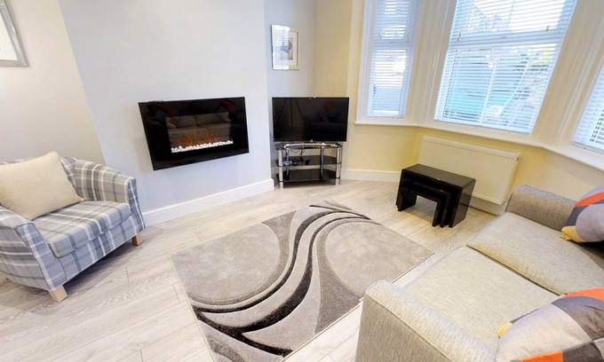 Eastbourne Cottage | Wonderful 2-bed cottage in the popular and ever pleasant Old Town area for 4